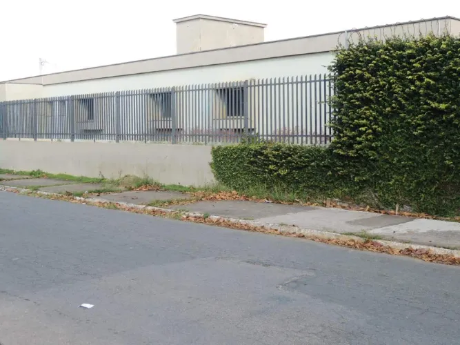 Prédio Comercial, Hall-Entrada, Recepção, 18 Salas-Banheiros Privativos, 2-Salas Reuniões,
