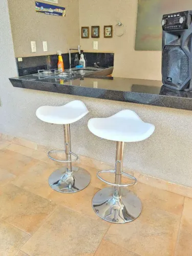 Par de Banquetas Giratórias Brancas