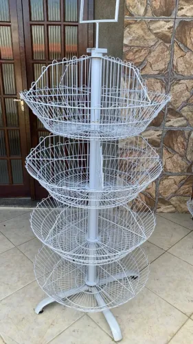 Expositor branco cesto redondo aramado 4 níveis giratório 80cm largura e 1,80 m de altura
