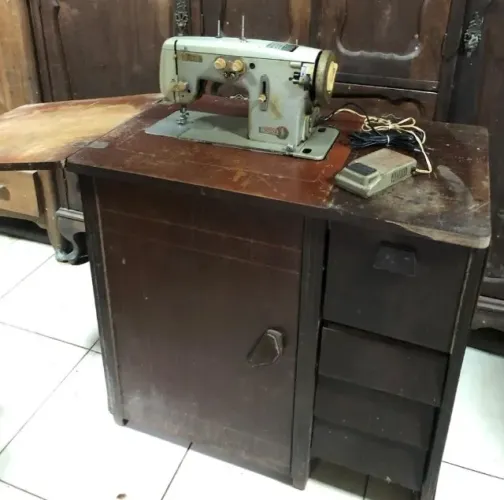 Para Restauração! Antiga Máquina de Costura Vigorelli (Robot) - Com Bancada - 1961