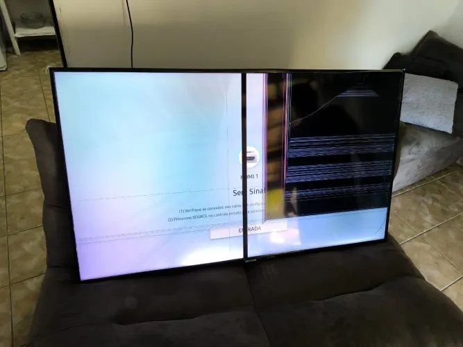 TV Samsung com tela quebrada