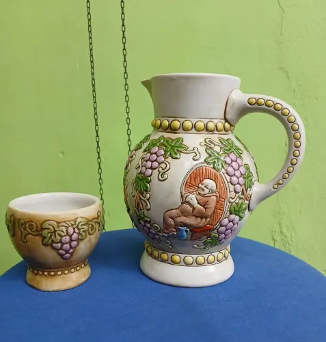 Jarra de vinho de porcelana 
