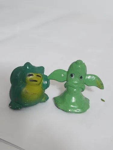 Bonecos Pokémon Squirtle e Bulbasaur