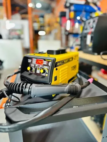 Inversora Multiprocesso de 140amp Mig sem gás Tork (Loja/Nova)