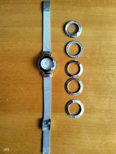 Relógio Amie com aros adicionais (Produto japonês)