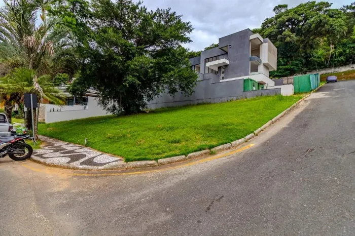 Terreno à venda no Cond. Bella Vista em Balneário Camboriú
