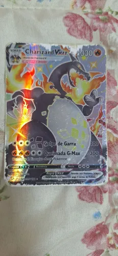 Carta pokemom charizard VMAX