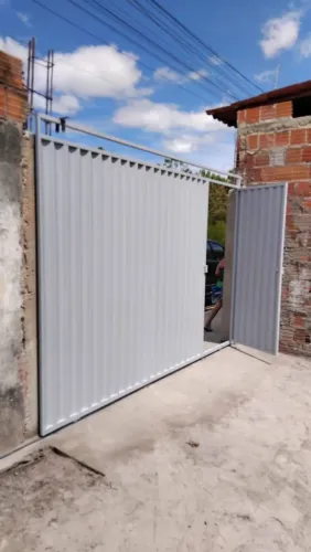 Portão em Trilho com porta de Pedestre