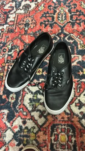 Tênis Vans Preto couro authentic