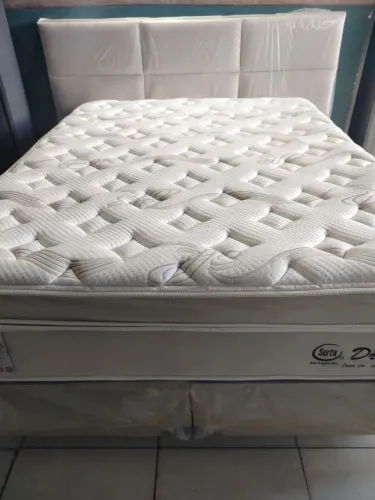 Cama Queen semi nova ENTREGO 