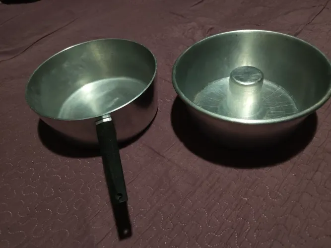 Panela alumínio 25 cm + forma pudim 26 cm | excelente conservação | trouxe do sítio