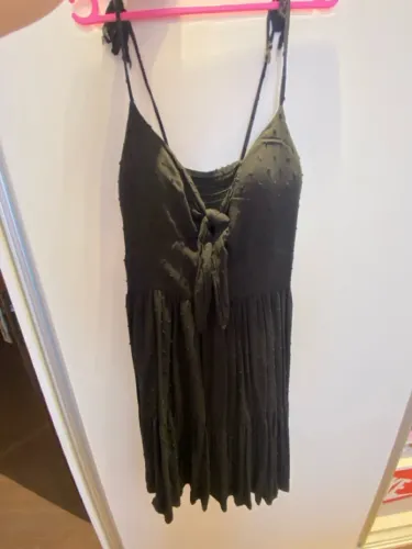 Vestido Preto com Detalhes