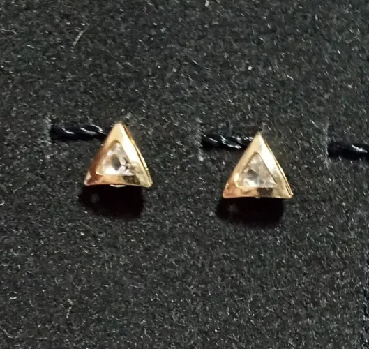 Par De Brinco Triangular Folheado A Ouro 18k