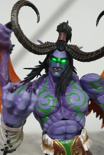Action Figure Illidan Stormrage - World of War craft novo WOW