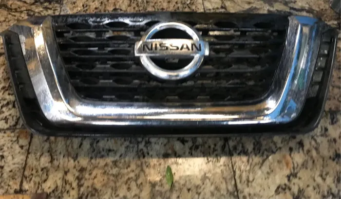 Grade Dianteira Nissan kicks - Peça Original