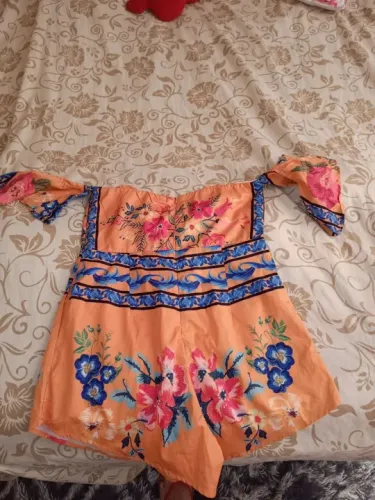 Macacão Floral Off-Shoulder