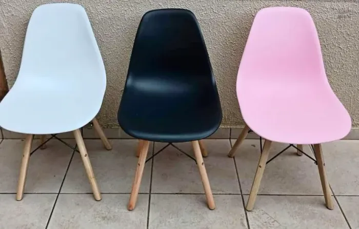 Cadeiras Eames Coloridas
