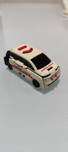 Miniatura de Ambulância Bandai TransformationColecionador 