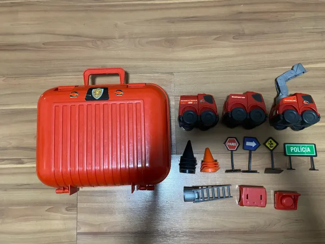 Carrinho de brinquedo bombeiros