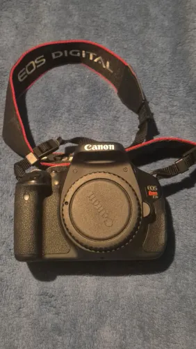 Camera Canon EOS 600D T3i