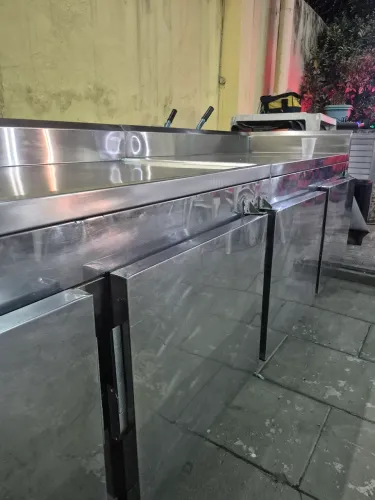 Vendo excelente estado ,muito novo.Balcão refrigerado aparador,3.30x0,70 todo em aço Indus