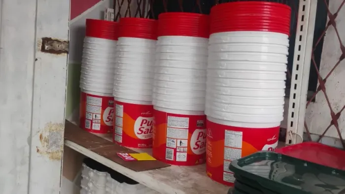 Balde redondo de 15kg. Limpo. Valor: 4,50 reais cada.
