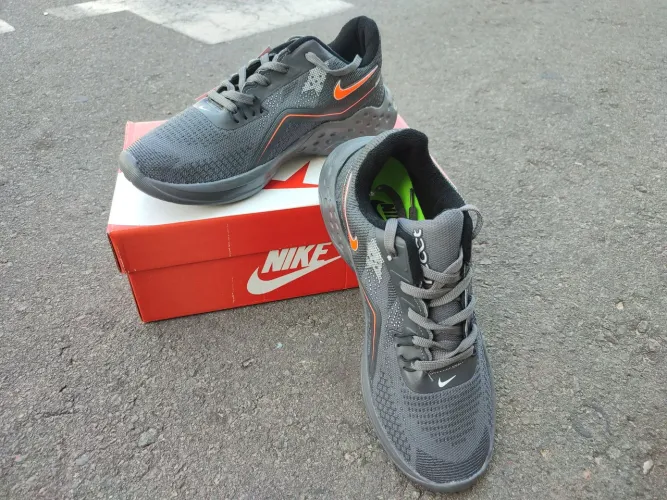 Tênis Nike esportivo