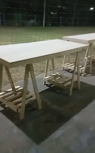 Mesinha desmontável de cavalete 