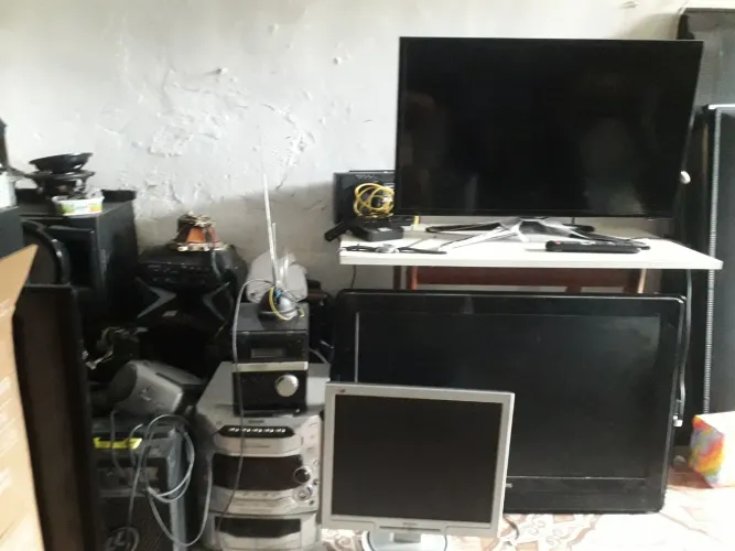 Técnico em eletrônica. Concertos de TVs, sons, microondas, caixas amplificadas