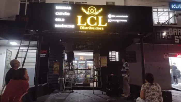 Revestimento Acrílico e em Acm - Fachadas - Comunicação Visual - Painéis Luminosos - Letra