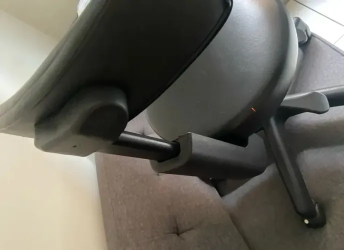 Cadeira de escritório ergonômica preta