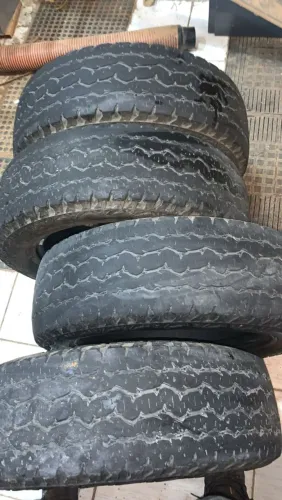 Vendo 4 PNEUS USADOS