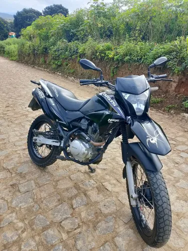 Moto estra ,toda certinha