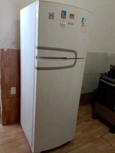 Vende-se geladeira nova