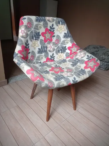 Vendo essa poltrona, muito nova, sem marcas de uso