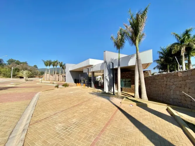 Terreno à venda no Loteamento Brisas do Lago em Jundiaí - AT=360,00m² - Aclive - Lindo Lug