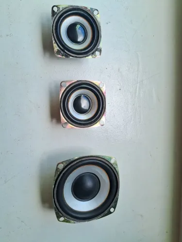 3 alto falantes 1 de 3 polegadas 2 de 1,5 polegadas usados semi novos