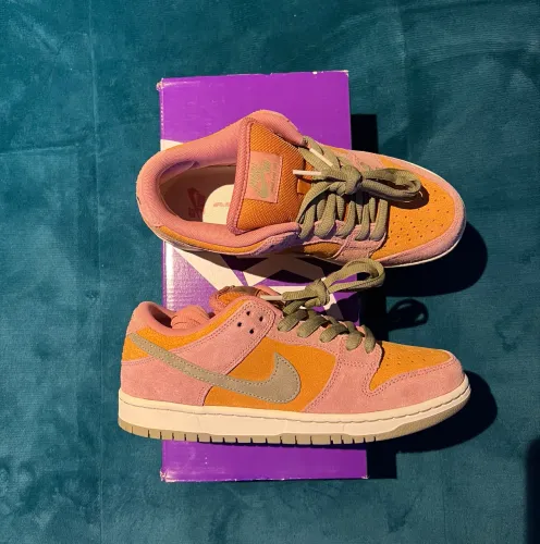 Nike Sb Dunk Low ? Redstardust? 