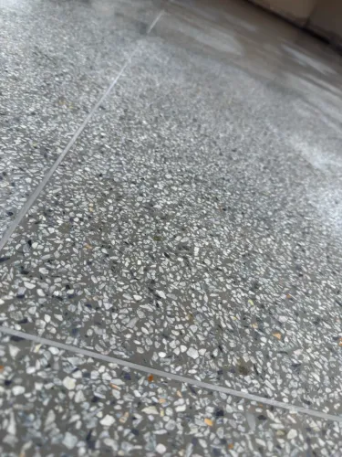 Piso de granitina