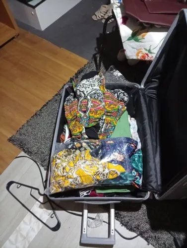Vendo lotes de roupas maravilhosas para quem tem um brechó 