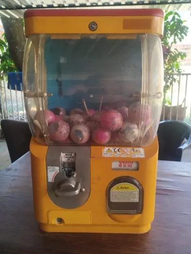 Maquina de Bolinha Vending Machine / Gashapon de Cápsulas Grandes