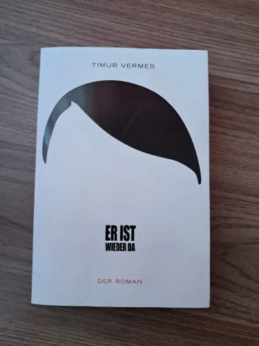 Livro em alemão - Er ist wieder da