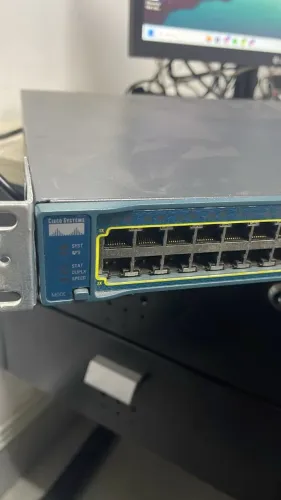 Switch CISCO Catalyst WS-C3560-48TS-S - 48x 100Mbps PoE - 4x SFP