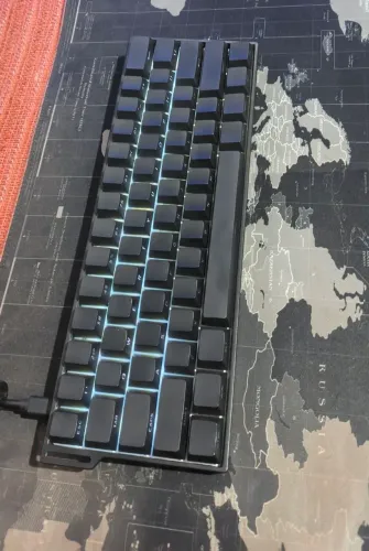 Teclado Magnético 60% com detalhes no led
