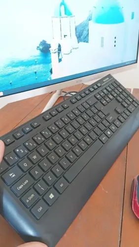 Computador All-in-One da marca ULTRA usado em bom estado!