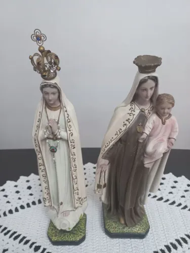 2 IMAGENS ANTIGA DE GESSO NOSSA SENHORA DE FÁTIMA E NOSSA SENHORA DO CARMO 32 CM