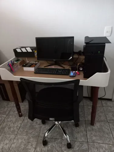 PENTEADEIRA com 3 gavetas ou (mesa de estudo) + CADEIRA de estudo  