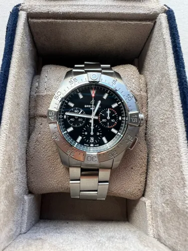 Relogio Breitling Avenger B01 CHRONO 44mm Mostrador Preto SS AB0147101B1A1
