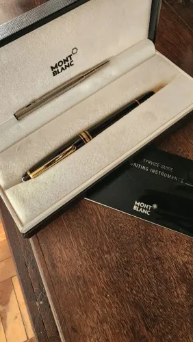 Caneta Mont Blanc sem uso.<br>Com manual e estojo.<br>R$ 1000 reais.