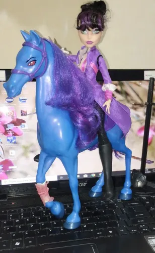 Boneca monster high diretora sem cabeça e pesadelo